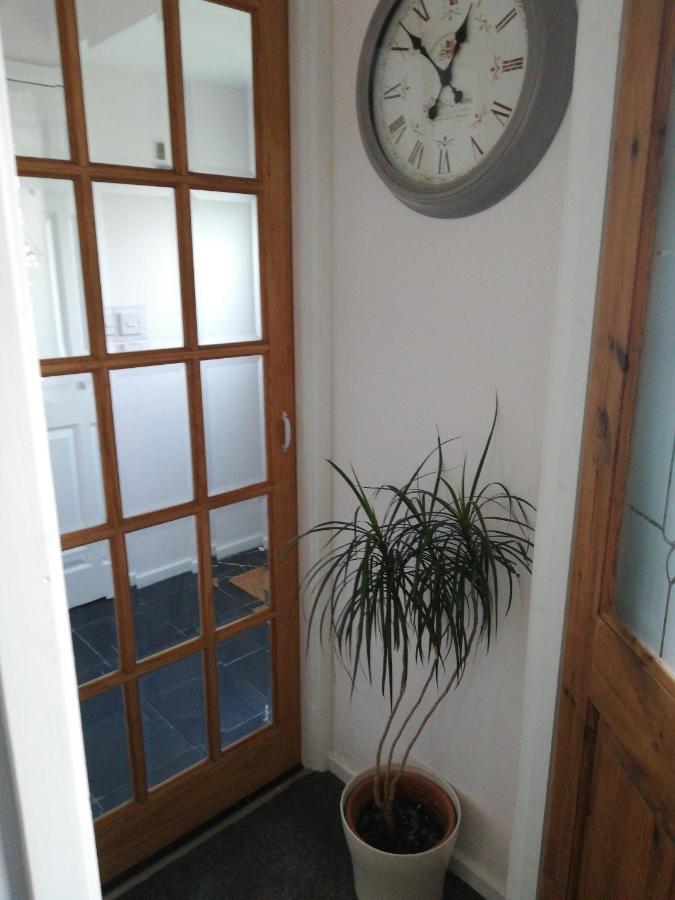 ホテル Little Cosy Cwtsh Pontyclun エクステリア 写真